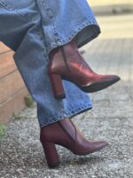 Christies Shoes - Δερμάτινα μποτάκια με μυτερό μπροστινό τελείωμα και Τακούνι "Κλεψύδρα" - Image 2