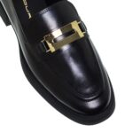 Mourtzi Δερμάτινα Γυναικεία Loafers σε Μαύρο Χρώμα με Χρυσή Λεπτομέρεια - Image 2